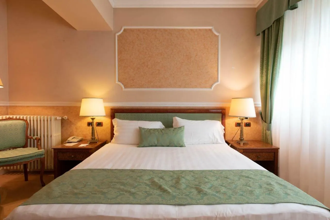 Palace Grand Hotel Varese 4*,