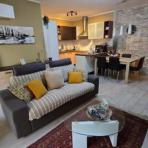 Apartment Prime: With Ac And Parking Near Train Station